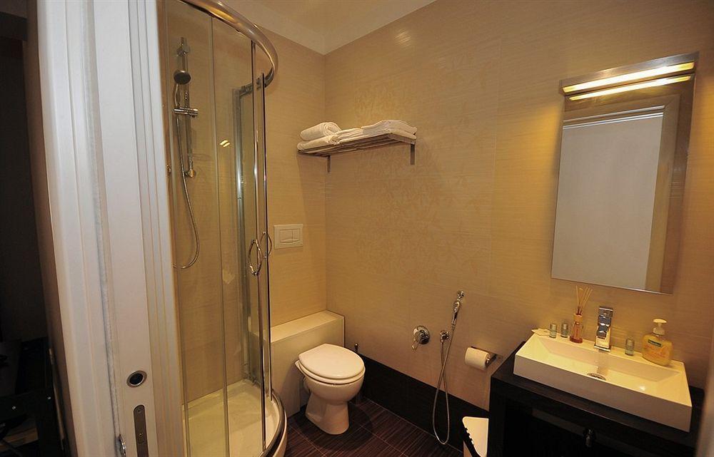 Living 2* Roma