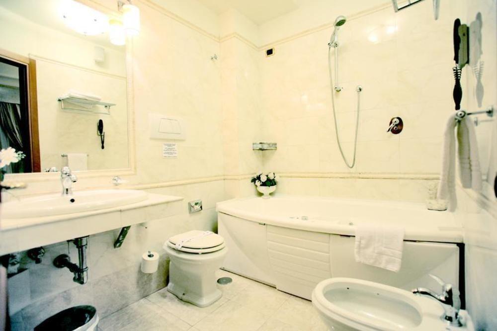 Luxury H 2000 Bed and breakfast 3*