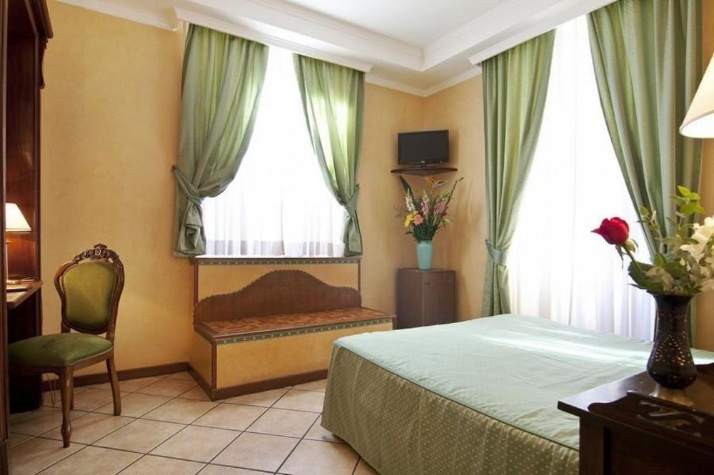 Montreal Hotel 3*