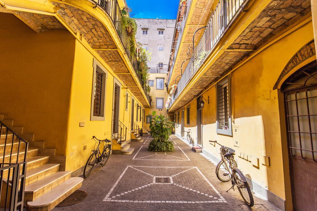 Campo De' Fiori Stylish White Apartment *