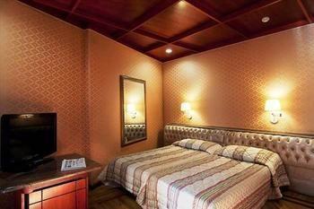 Lella Hotell 2*