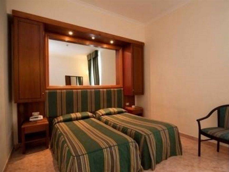 Raeli Lux Rome