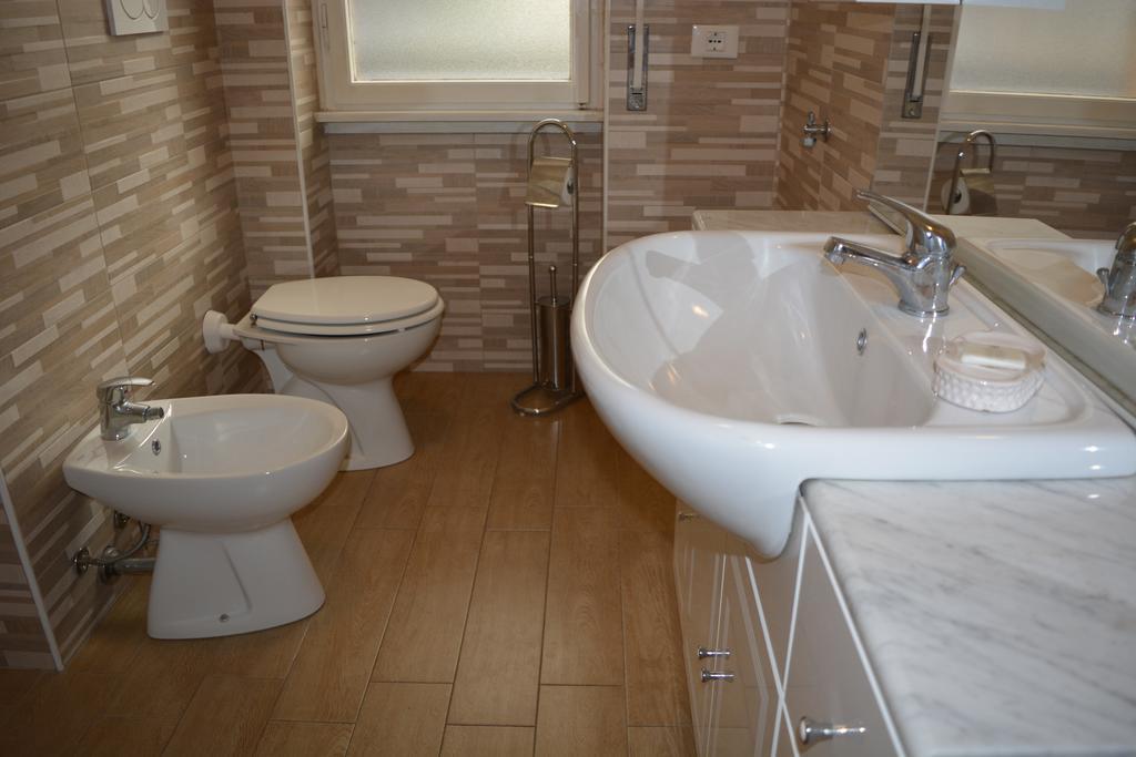 Apartment Sweet Rom
