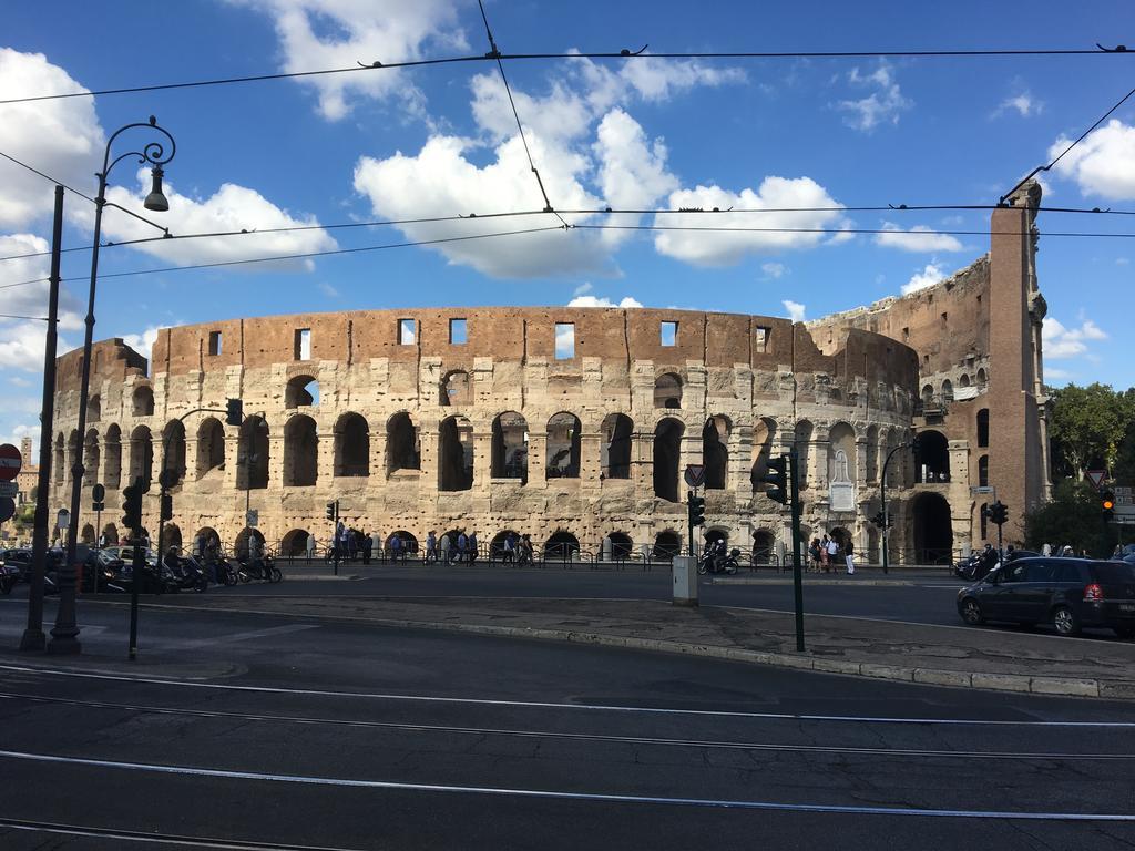Apartamento Delightful 100 Meters From The Colosseum *