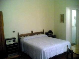 Hotel Sandra *