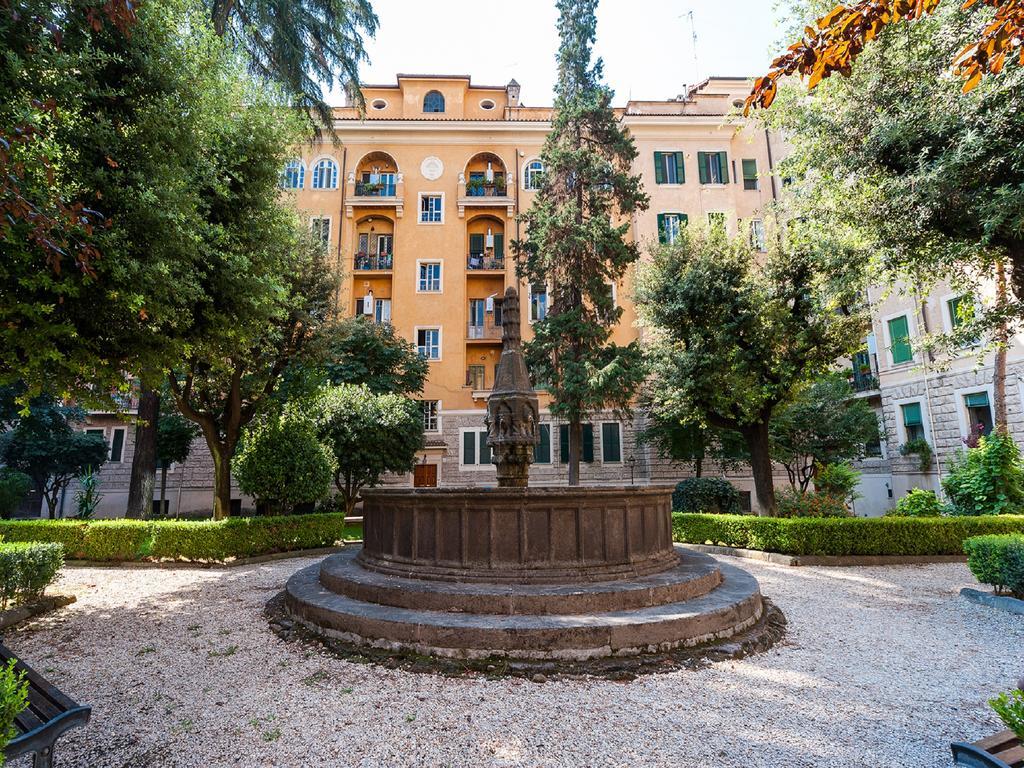 Piazza Tuscolo * Roma