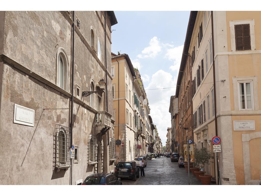 Via Giulia * Roma