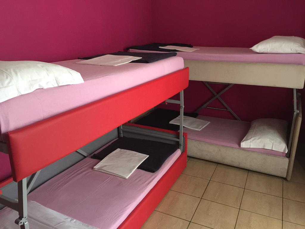 Hostal City *