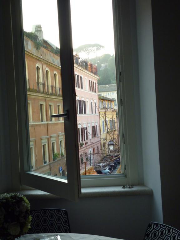 Finestra Sul Gianicolo * Roma