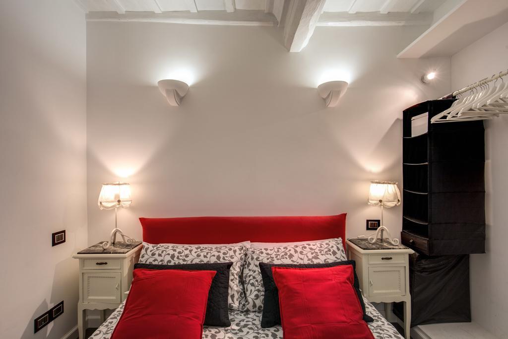 Apartment Campo De' Fiori Stylish White