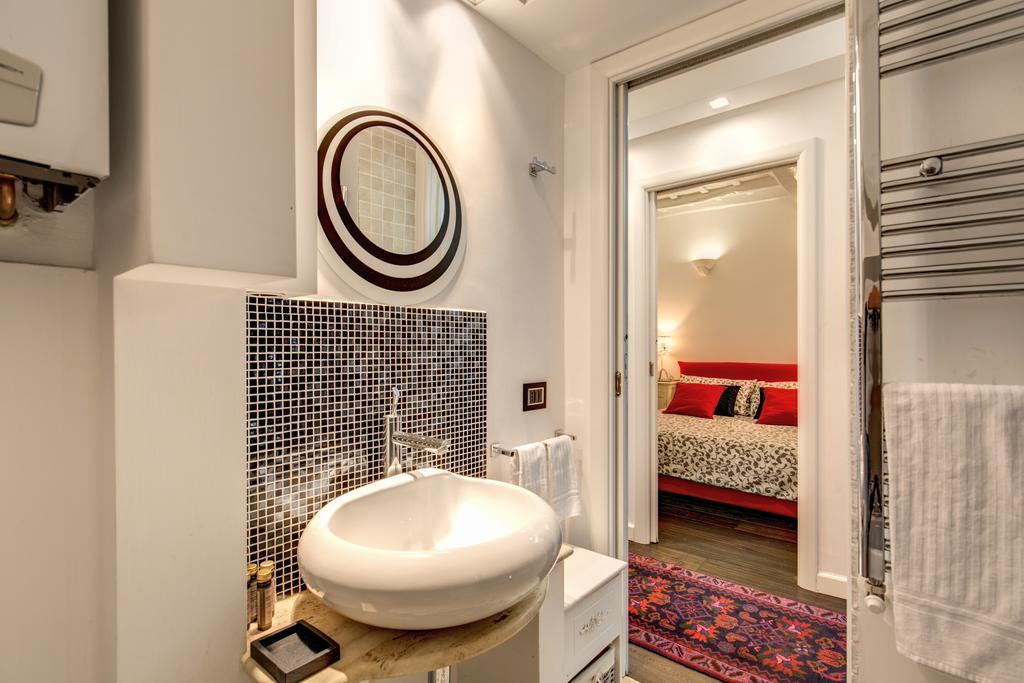 Campo De' Fiori Stylish White Apartment Rom