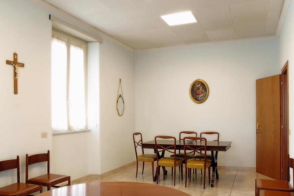 Casa Religiosa Per Ferie Ancelle Del Santuario Roma