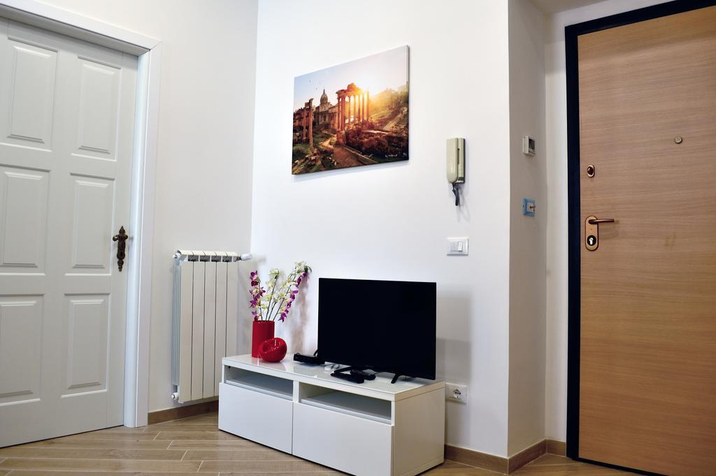 Apartment Sweet Roman Dream