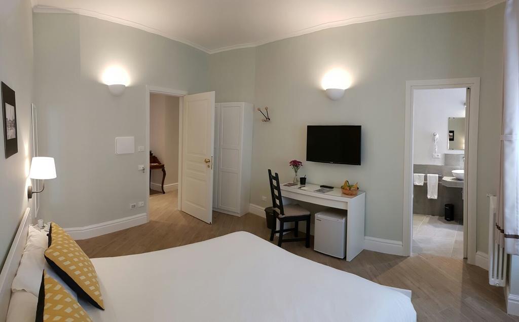 Roman Suite Guest House Bed and breakfast