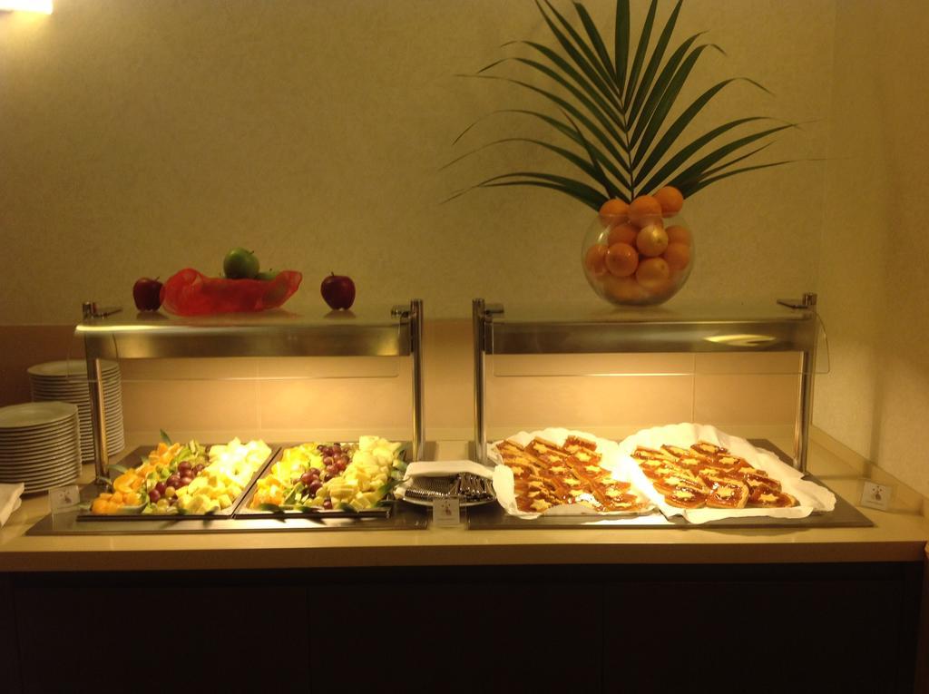Domus Australia Hotell 4*
