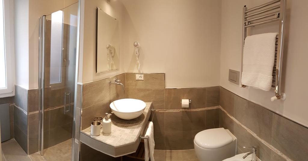 Roman Suite Guest House Bed and breakfast