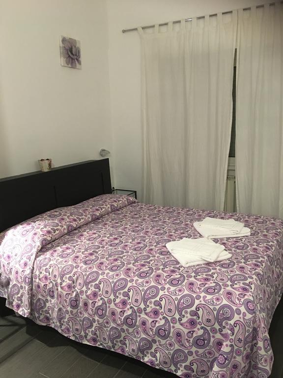 My Purple Apartment In The Center Of Rome Roma