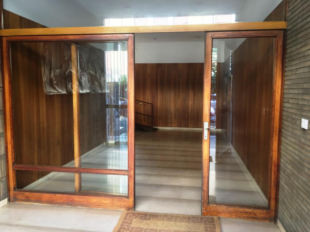 Apartment Butterfly Rom