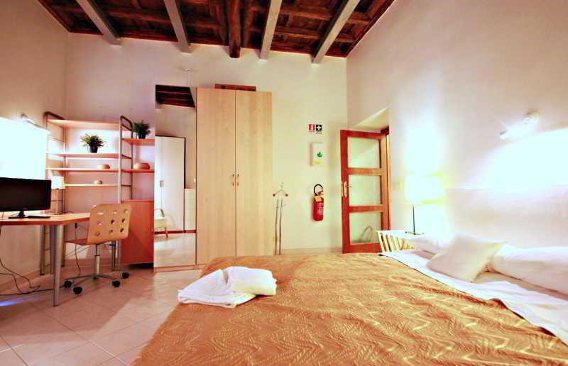 Hotell Ota Trevi Foutain