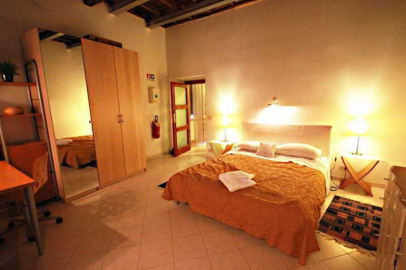 Hotell Ota Trevi Foutain *