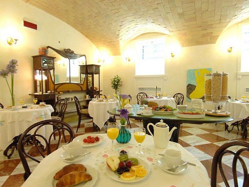 Hotel Emona Aquaeductus 4*