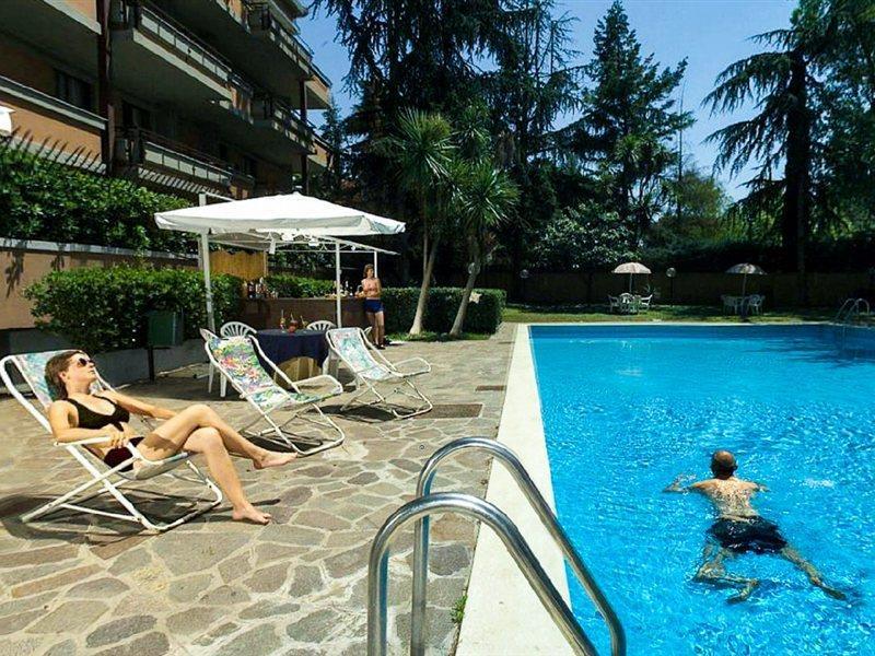 Hotel Park Blanc Et Noir 3*