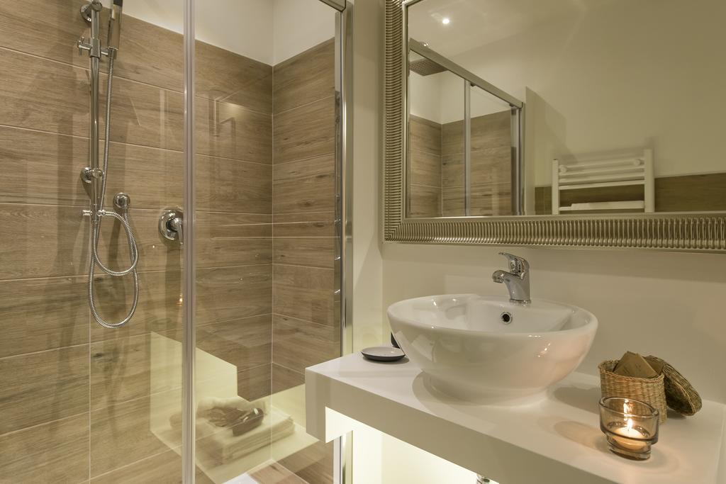 Aruna Apartment *