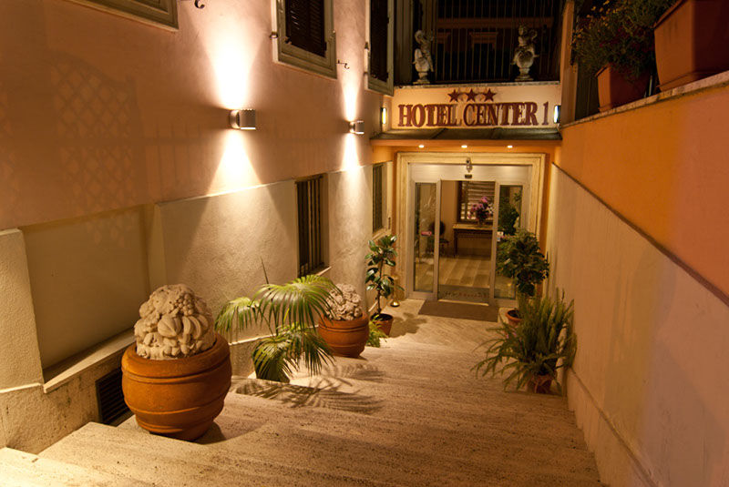 Hotell Center 2 3*