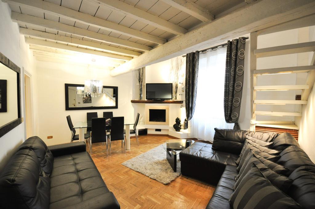 Holiday - City Center Apartment *