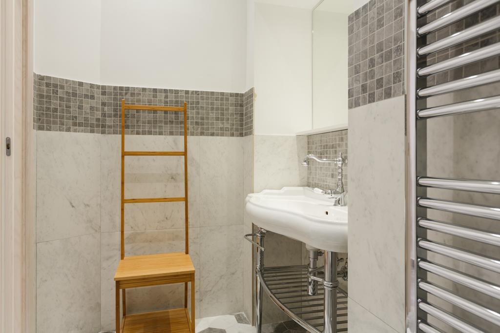 Modern Comfort, Poetic Charm Roma