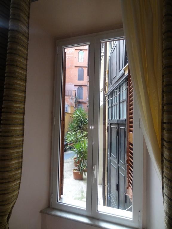 Pensión 1a Grace House *
