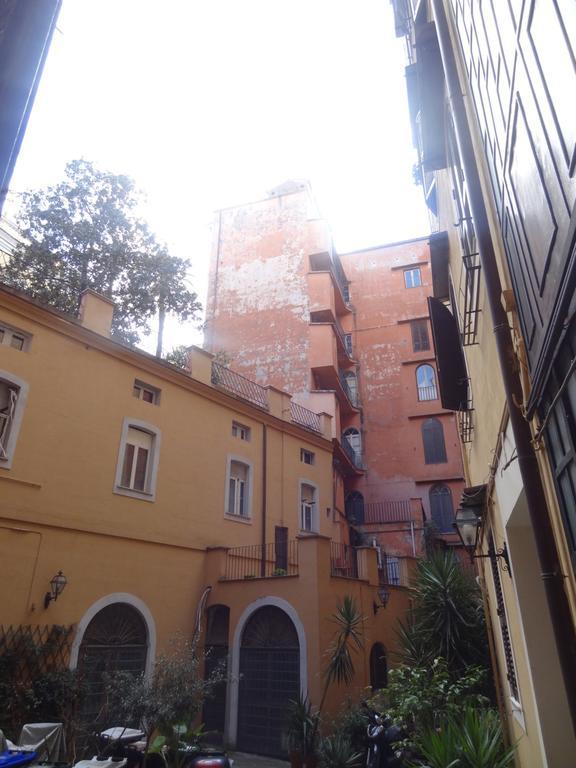 Pensión 1a Grace House *