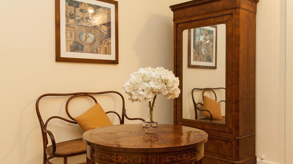 Portico Ottavia Garden Apartment