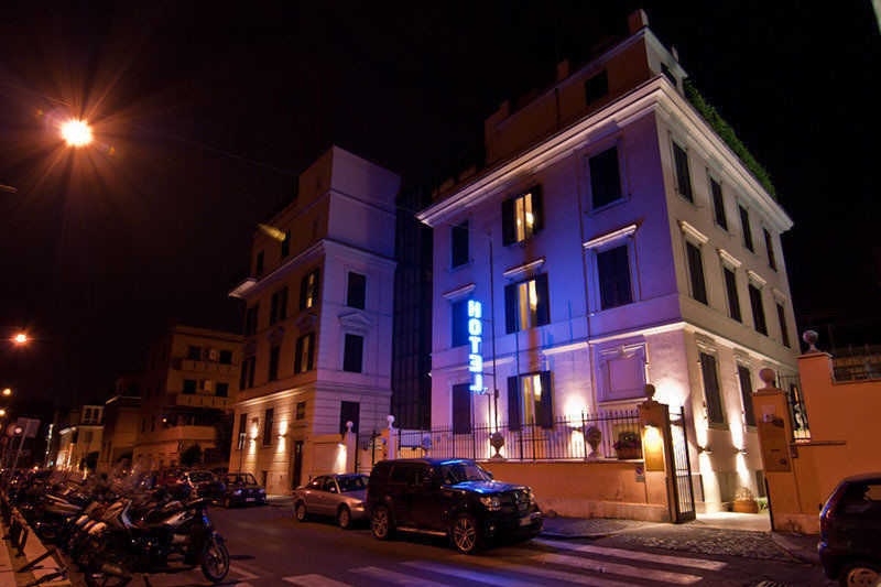Center 2 Hotell 3*