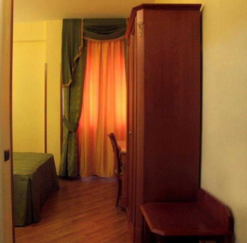 Hotell Bright 3*