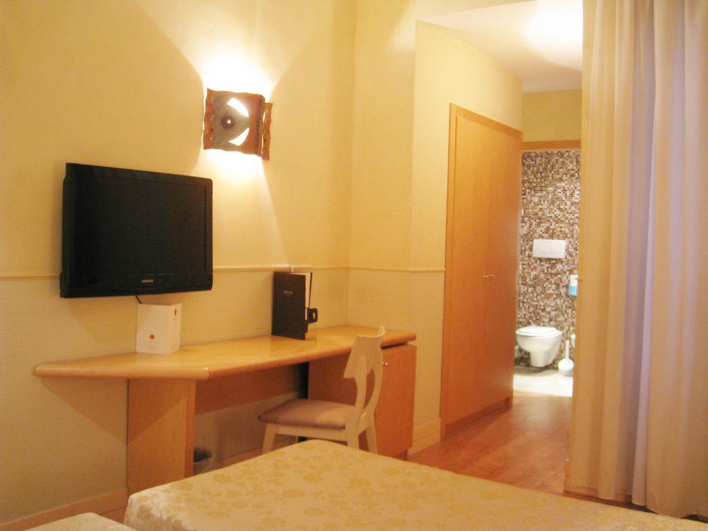 Aphrodite Hotell 4*