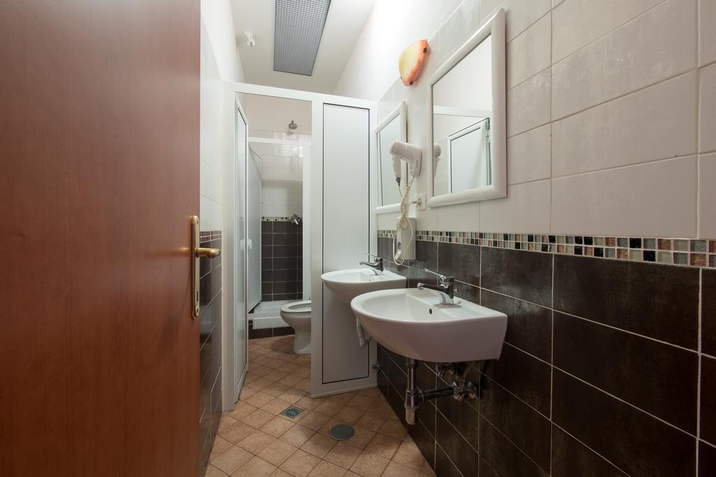 Hostal Alessandro Downtown & Bar