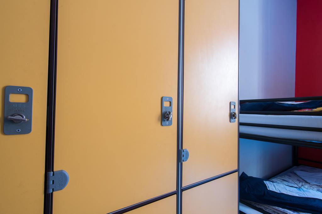 Hostal Alessandro Downtown & Bar *