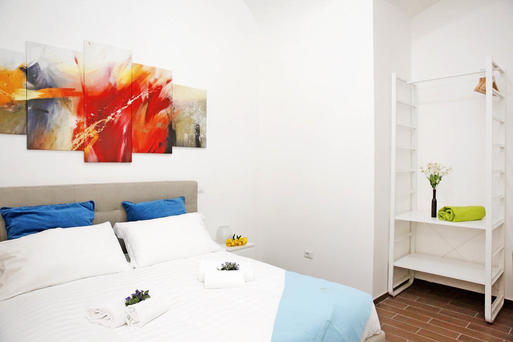 Castel Sant Angelo's Harmonious Apartamento