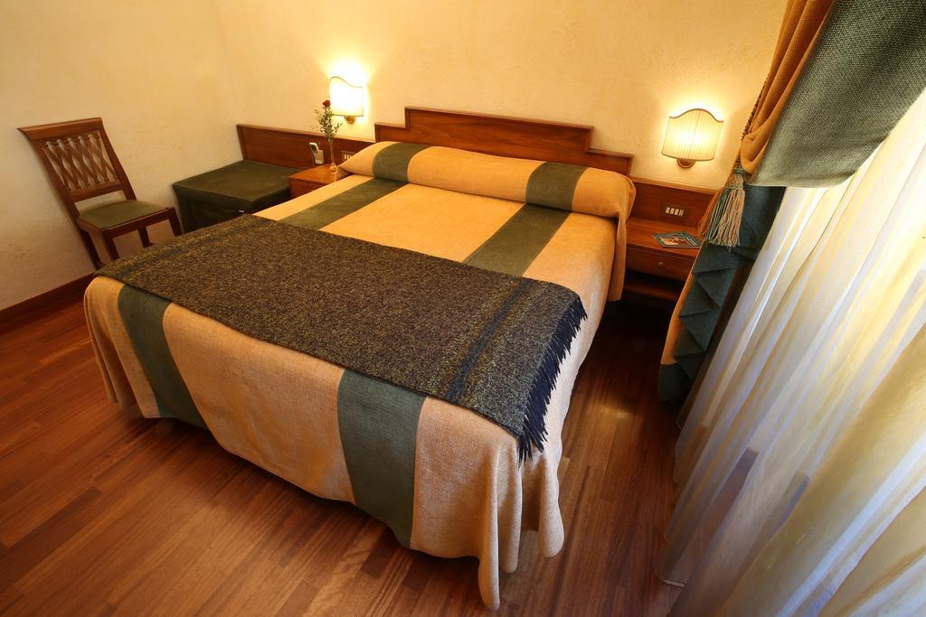 Al Colonnato Di San Pietro 3* Roma