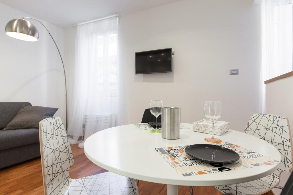 Urbana Lodge, Monti
