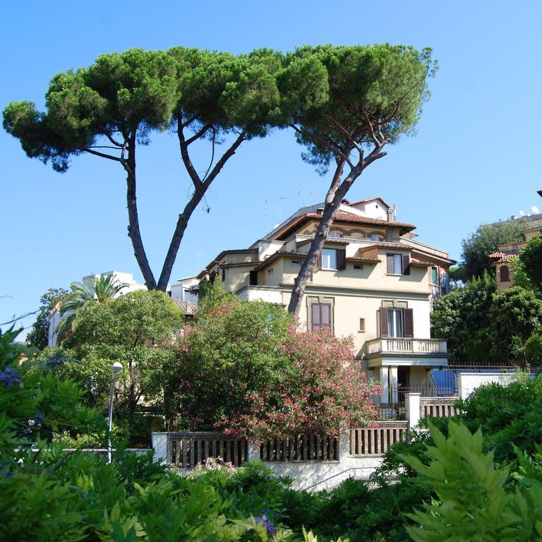 Tassoni Aparthotel 3*