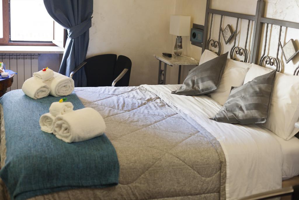 Salaria Luxury Suites *