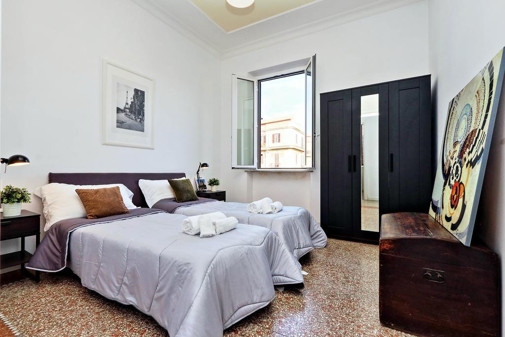 Apartment Piazza Capponi Rome