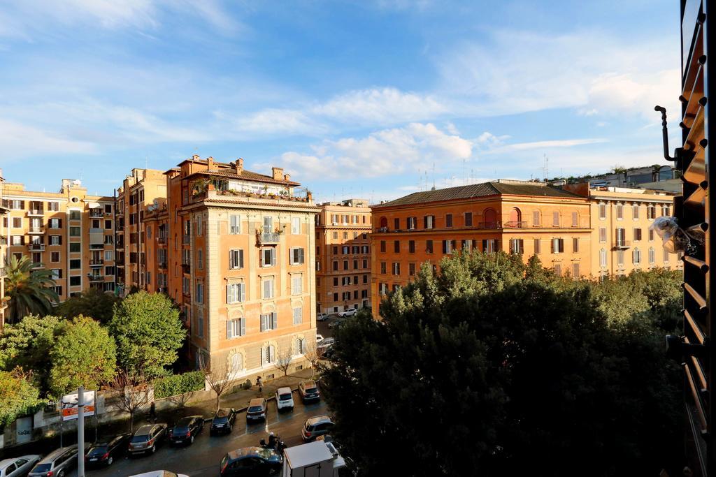 Piazza Capponi * Rome