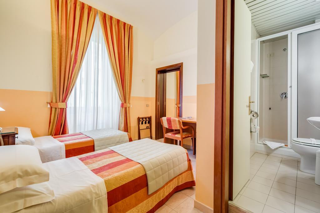 Hotel Domus Carmelitana Rome
