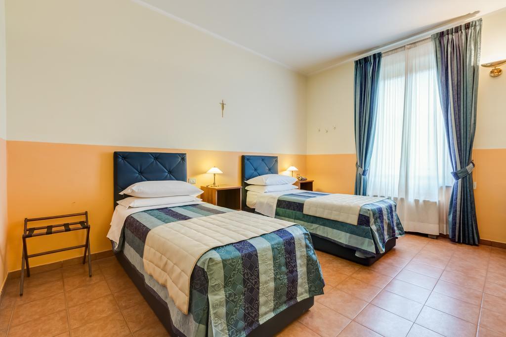 Domus Carmelitana 3* Rome