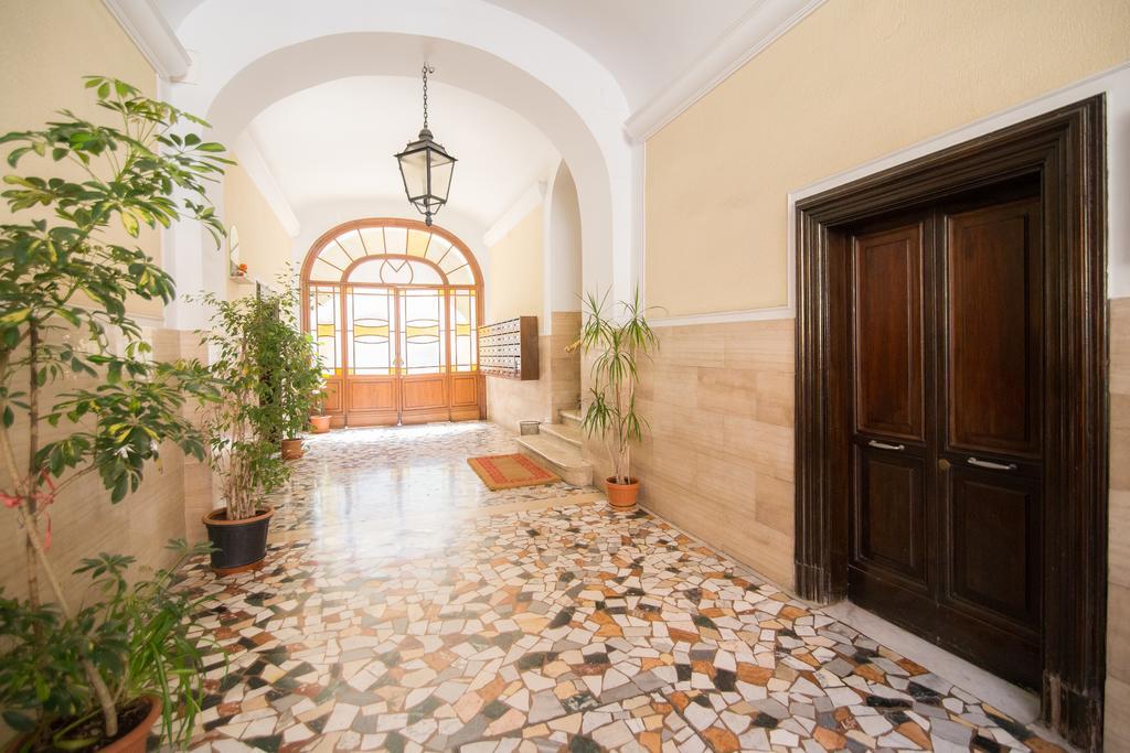 Very Close To S Peter Square, Few Minutes Walk To Metro A Leilighet *