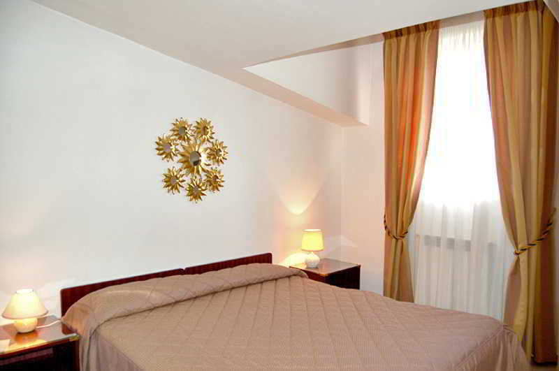 Aparthotel Tassoni 3*