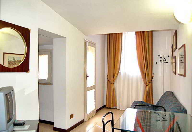 Tassoni Aparthotel 3*